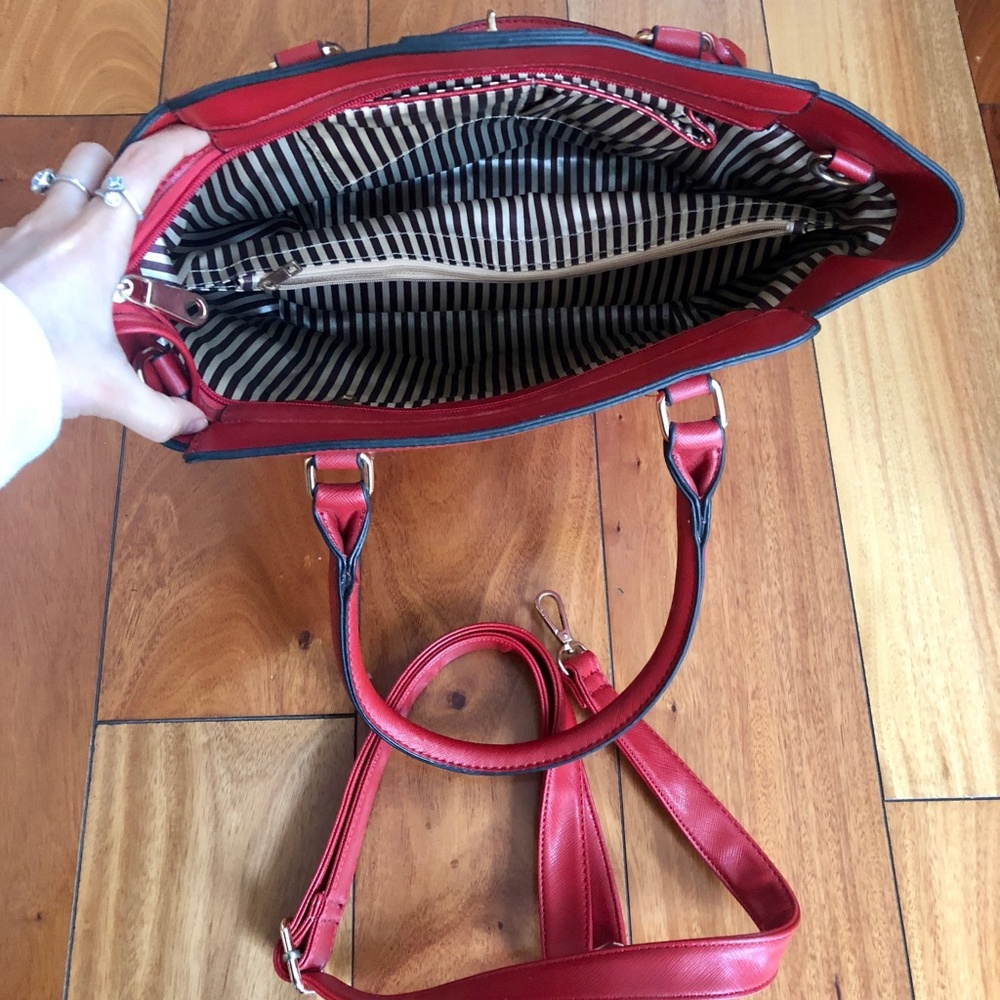 Red Purse - Picture 3 of 4